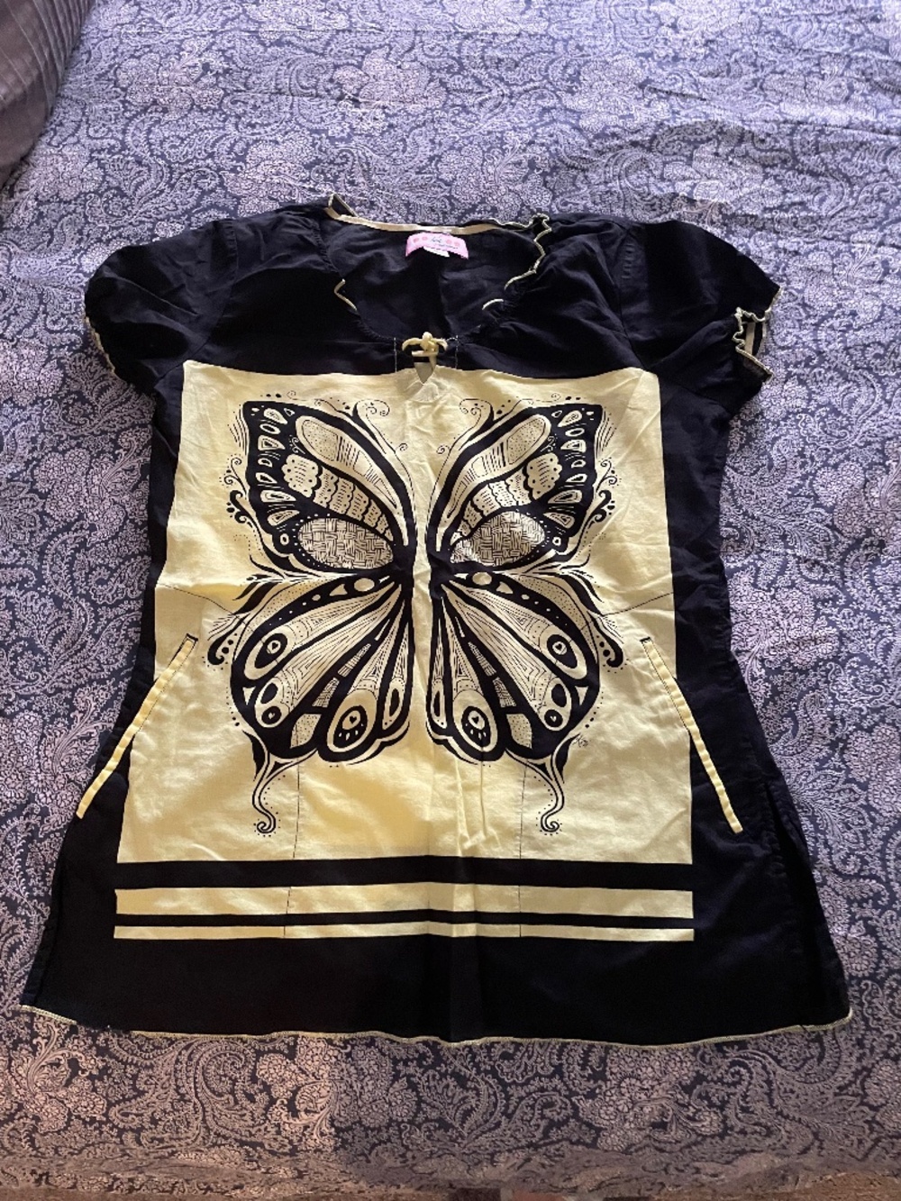 KOI scrub top/ butterfly motif/ black/ yellow/S
